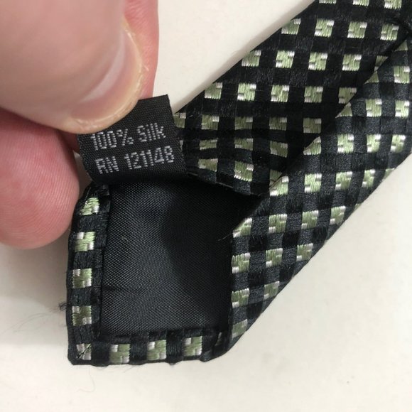 Michael Kors Mens Necktie 100% Silk Green Black Silver Diamond Pattern 3.5"x60" - Picture 5 of 5